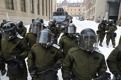 Police Block Central Ottawa : Truck Protest : February 2022 : Personal Photo Projects : Photos : Richard Moore : Photographer